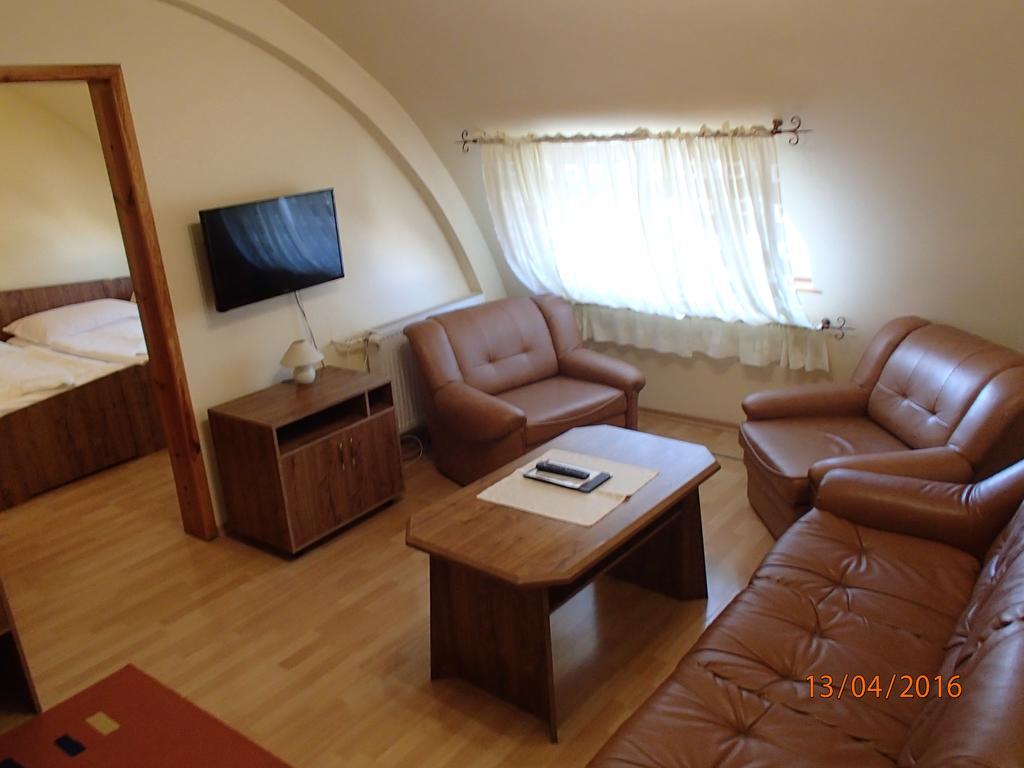 Pension Magnolia Trenčín Esterno foto