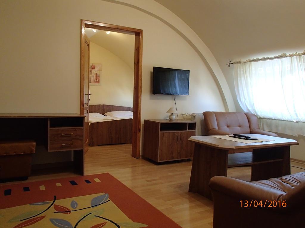 Pension Magnolia Trenčín Esterno foto
