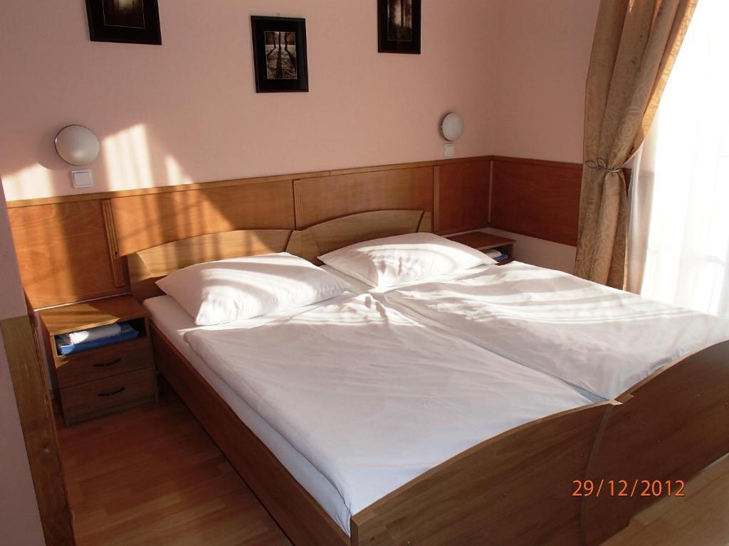 Pension Magnolia Trenčín Esterno foto