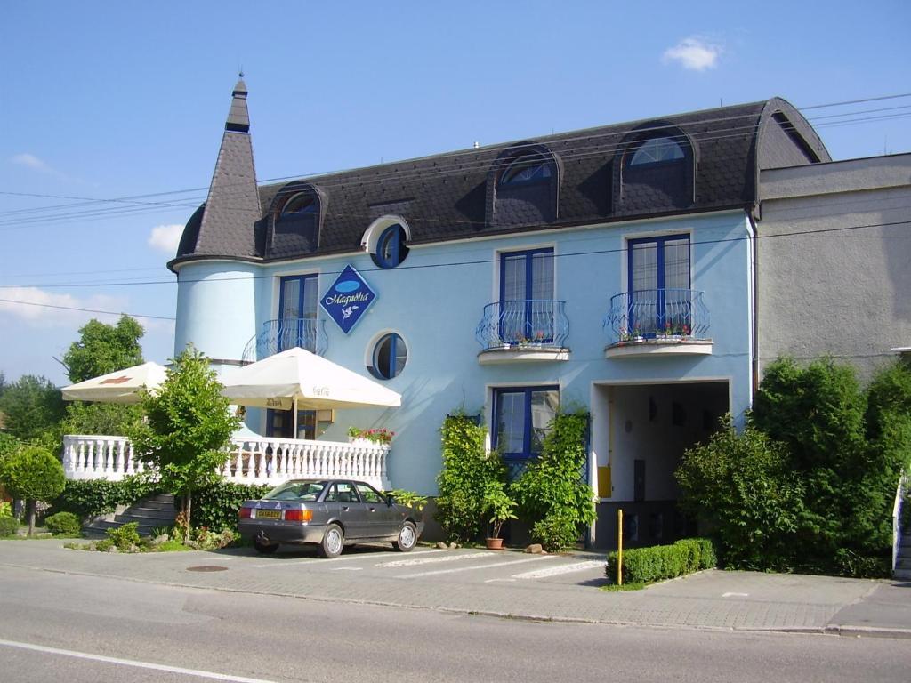 Pension Magnolia Trenčín Esterno foto