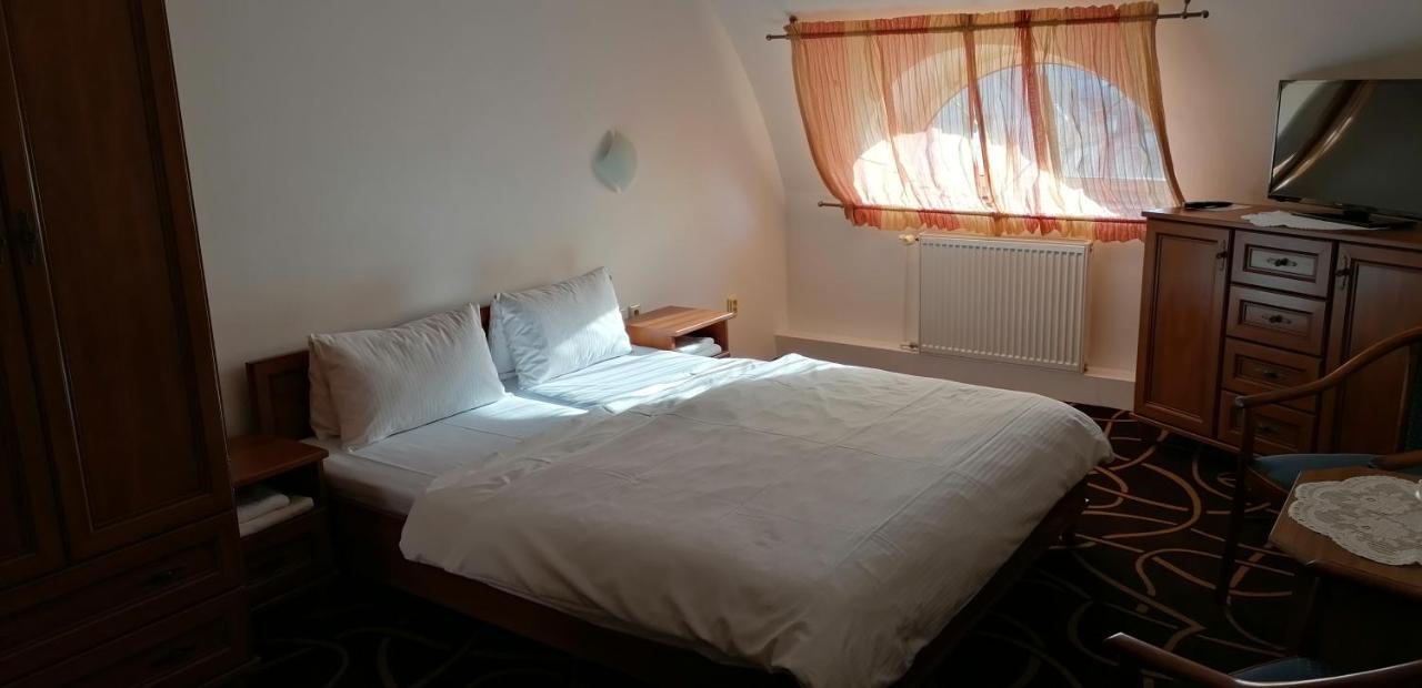 Pension Magnolia Trenčín Esterno foto